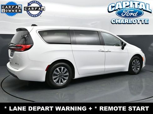 Used 2024 Chrysler Pacifica Select image 7