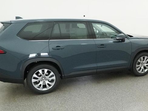 New 2026 Toyota Grand Highlander FWD image 10
