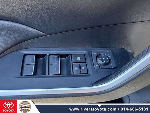 Used 2023 Toyota RAV4 XLE Premium AWD/4WD image 24
