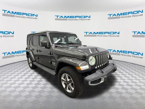 Used 2018 Jeep Wrangler Unlimited Sahara AWD/4WD image 7