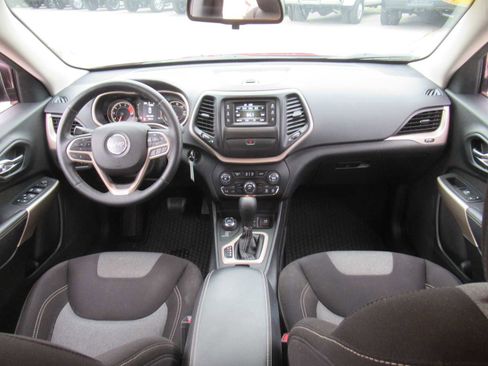 Used 2017 Jeep Cherokee Sport w/ Cold Weather Group image 40