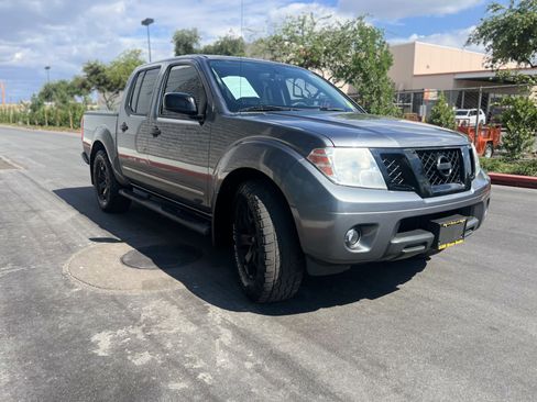 Used 2020 Nissan Frontier SV w/ Midnight Edition Floor Mats RWD image 3
