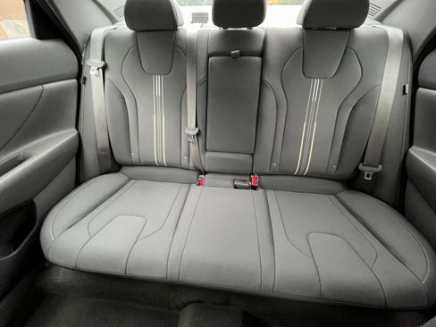 Used 2025 Hyundai Elantra SEL image 38