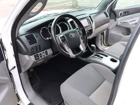 Used 2014 Toyota Tacoma 4x4 Double Cab w/ SR5 Package image 15