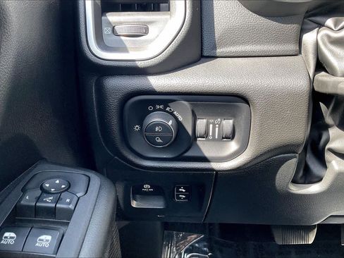 Used 2025 RAM 1500 Big Horn AWD/4WD image 32