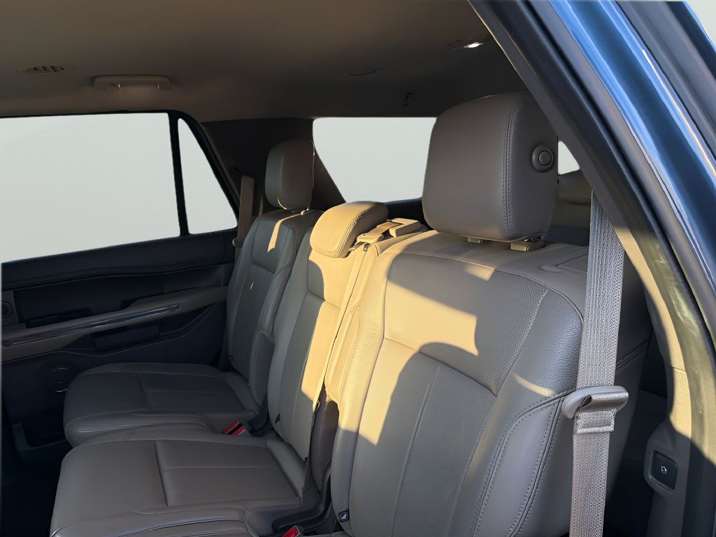 Used 2018 Ford Expedition XLT w/ Equipment Group 202A RWD image 35