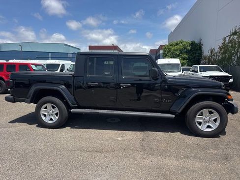Used 2022 Jeep Gladiator Sport AWD/4WD image 4