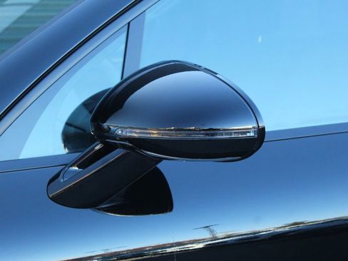 Certified 2025 Porsche Macan image 14