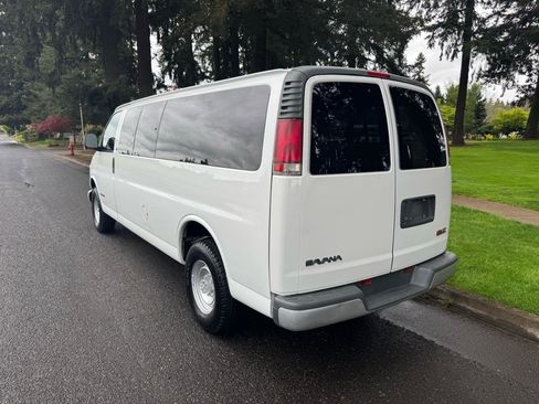 Used 2000 GMC Savana 3500 Extended Passenger RWD image 3