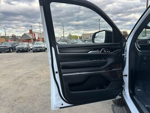 Used 2024 Jeep Grand Wagoneer Series II w/ Quick Order Packagew 28T image 19