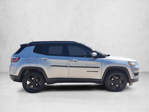 Used 2019 Jeep Compass Latitude AWD/4WD image 4