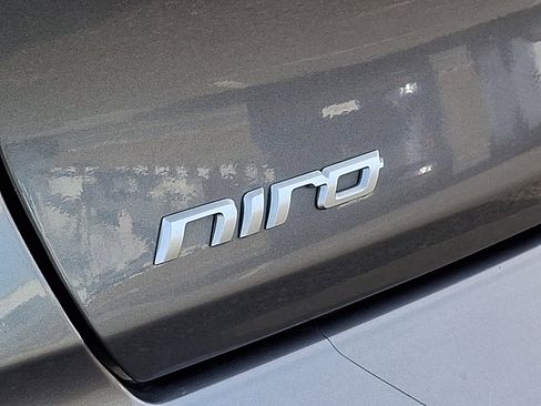 Used 2018 Kia Niro LX image 30