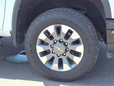 Used 2024 Chevrolet Silverado 2500 Custom w/ Custom Value Package AWD/4WD image 10