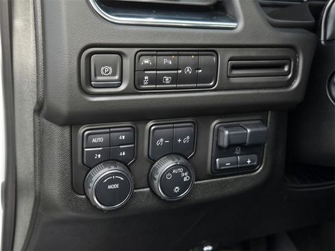 Used 2024 Chevrolet Suburban RST w/ Luxury Package image 22