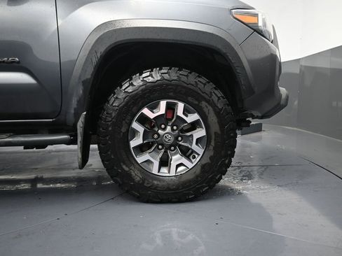 Used 2022 Toyota Tacoma TRD Off-Road image 5