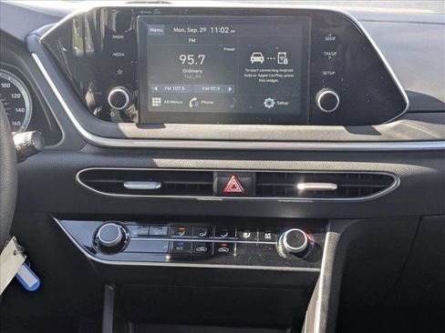 Used 2021 Hyundai Sonata SE w/ Preferred Accessory Package image 14