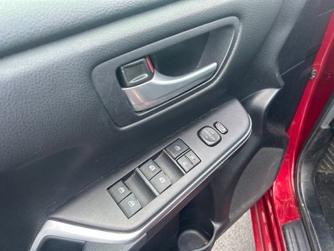 Used 2015 Toyota Camry SE w/ Moonroof Package FWD image 10