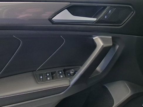 Used 2022 Volkswagen Tiguan SE image 29