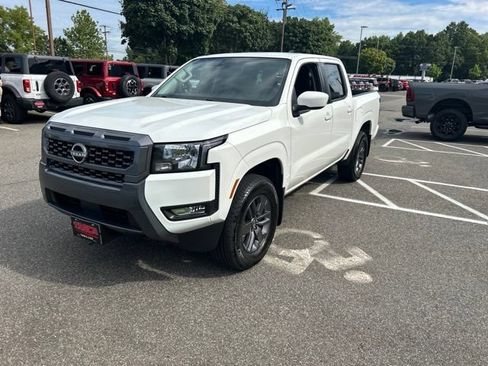 Used 2025 Nissan Frontier SV w/ SV Convenience Package AWD/4WD image 3
