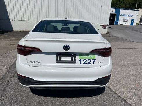 Used 2023 Volkswagen Jetta SE FWD image 7