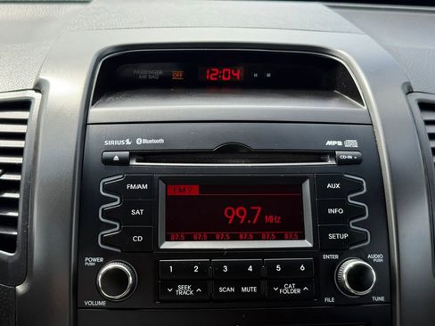 Used 2011 Kia Sorento LX image 28