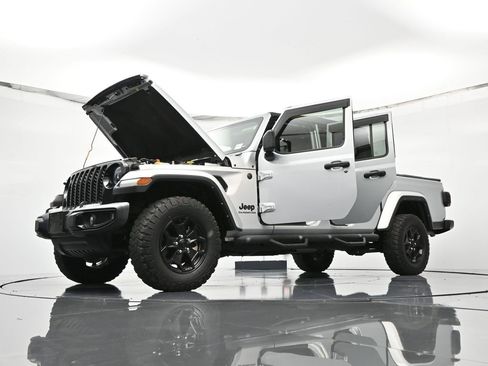 Used 2022 Jeep Gladiator Willys image 47
