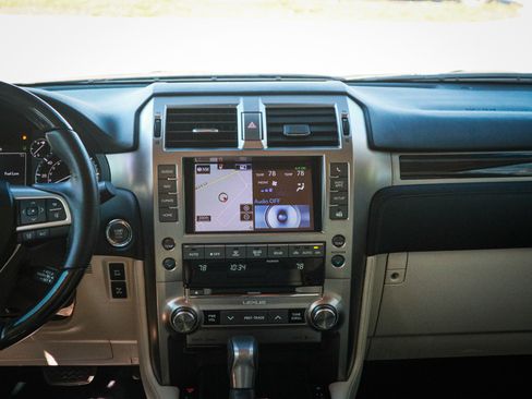 Used 2020 Lexus GX 460 Luxury w/ Accessory Package AWD/4WD image 30