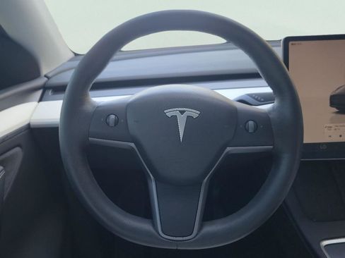 Used 2024 Tesla Model Y 2WD image 14