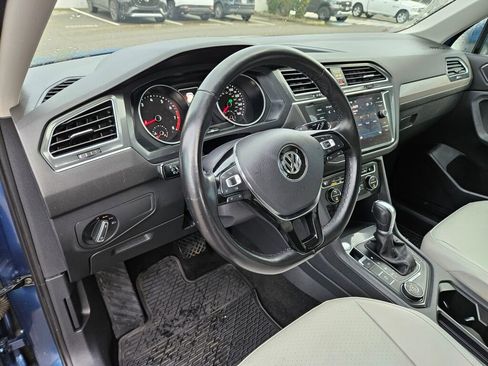 Used 2018 Volkswagen Tiguan SE w/ Panoramic Sunroof Package image 19