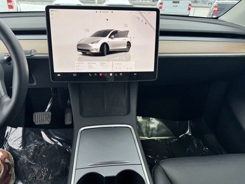 Used 2025 Tesla Model Y Long Range image 14