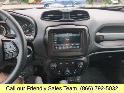 Used 2020 Jeep Renegade Altitude FWD image 17