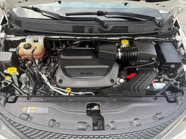 Used 2022 Chrysler Voyager LX FWD image 18