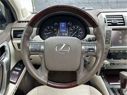 Used 2016 Lexus GX 460 w/ Premium Package AWD/4WD image 21
