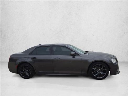 Used 2022 Chrysler 300 Touring L RWD image 4