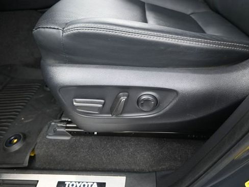 Used 2024 Toyota Land Cruiser image 12