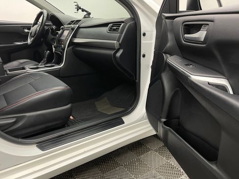 Used 2016 Toyota Camry SE FWD image 27