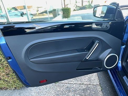 Used 2012 Volkswagen Beetle 2.0T image 16