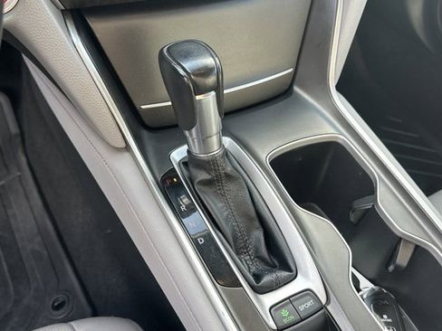 Used 2018 Honda Accord Touring image 31