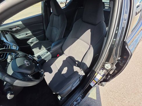 Used 2018 Toyota C-HR XLE FWD image 10