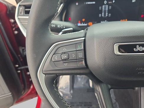 Used 2024 Jeep Grand Cherokee Laredo X image 20