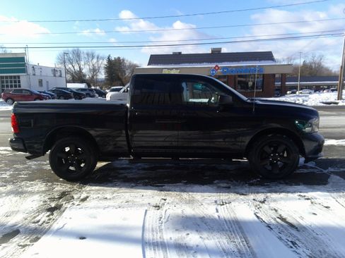 Used 2017 RAM 1500 Express w/ Black Ram 1500 Express Group image 6