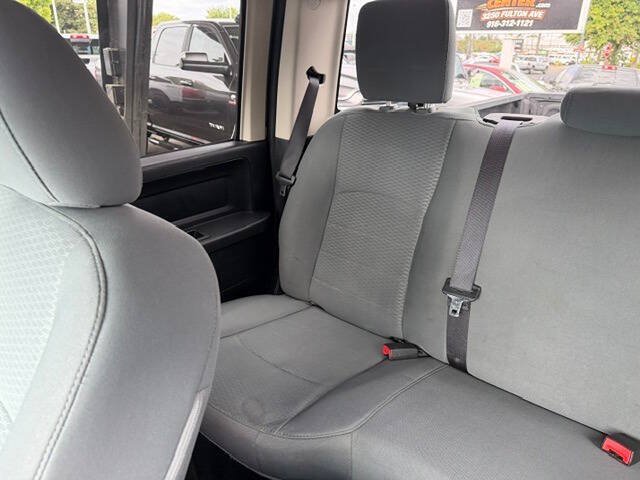 Used 2015 RAM 2500 Tradesman w/ Chrome Appearance Group AWD/4WD image 16