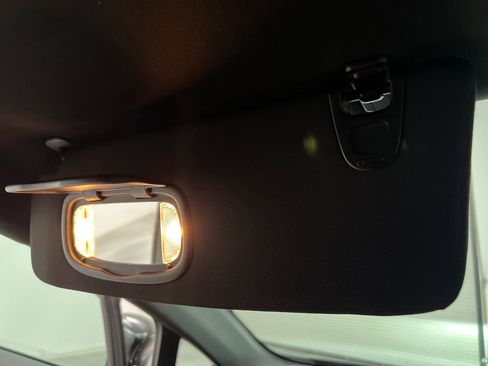 Used 2025 Chrysler Pacifica Select FWD image 71