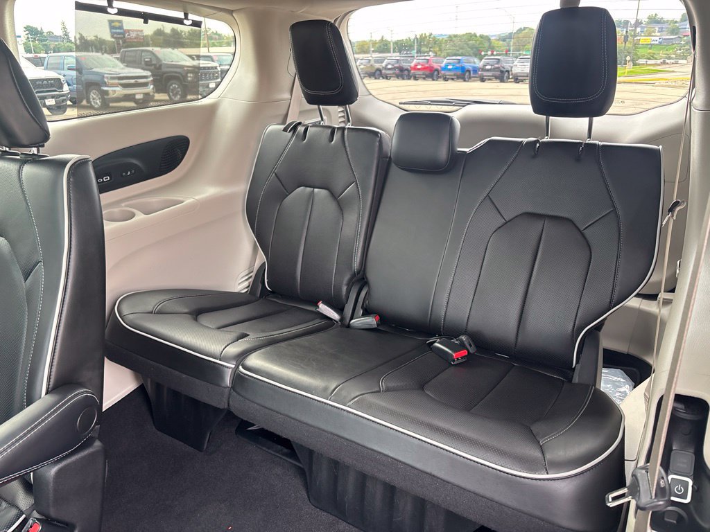Used 2022 Chrysler Pacifica Limited AWD/4WD image 22