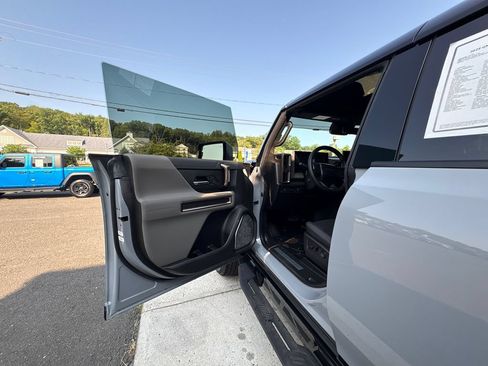 Used 2025 GMC Hummer EV 2X AWD/4WD image 13