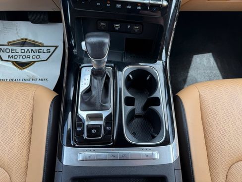 Used 2024 Kia Carnival EX FWD image 27