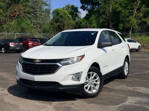 Used 2021 Chevrolet Equinox LS w/ LS Convenience Package AWD/4WD image 2