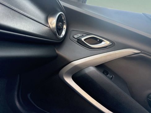 Used 2017 Chevrolet Camaro LT RWD image 18