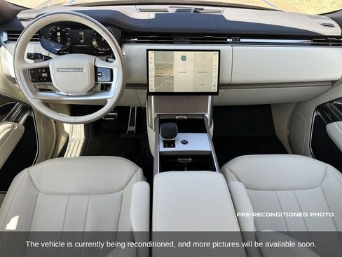 Used 2025 Land Rover Range Rover SE AWD/4WD image 16