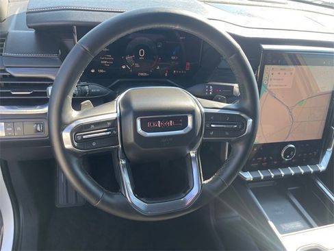 Used 2025 GMC Acadia Elevation image 9